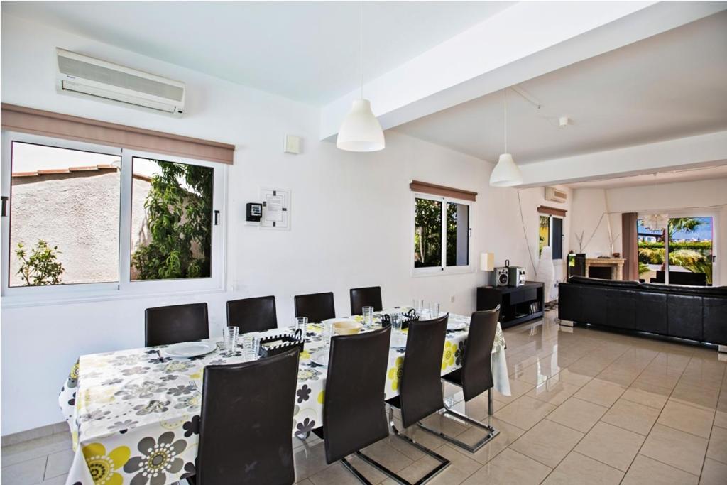 Vilă Carilisto Big 4 Bedrooms In Center Of