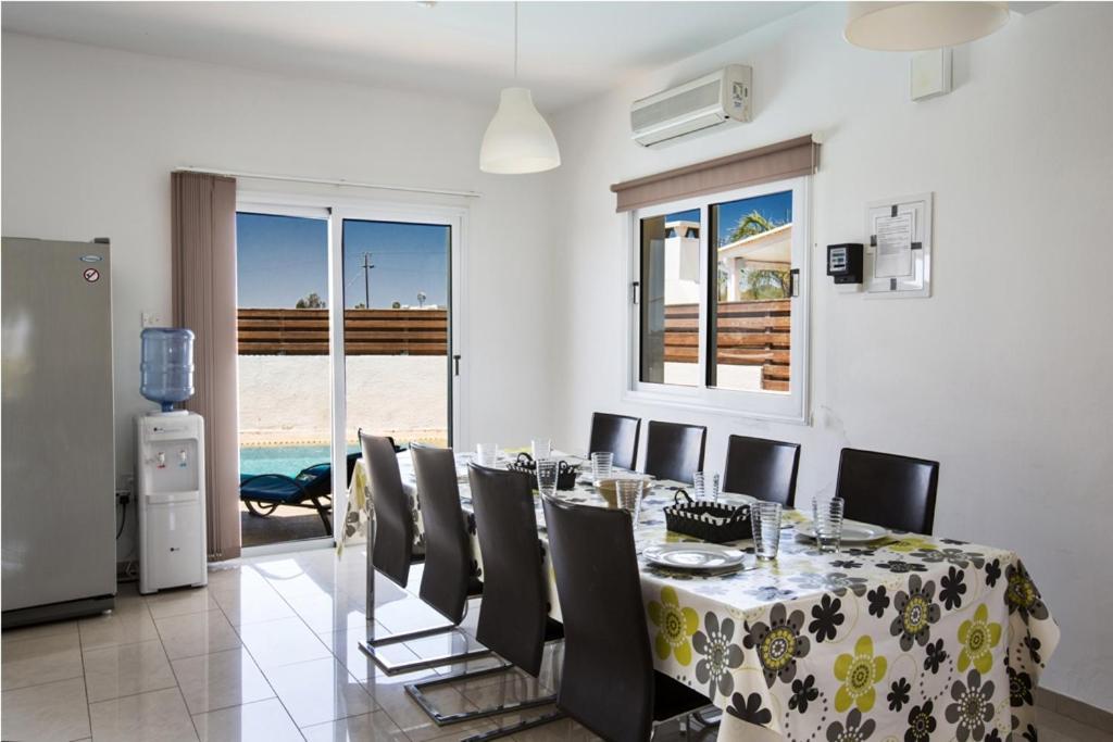 Vilă Carilisto Big 4 Bedrooms In Center Of Ayia Napa