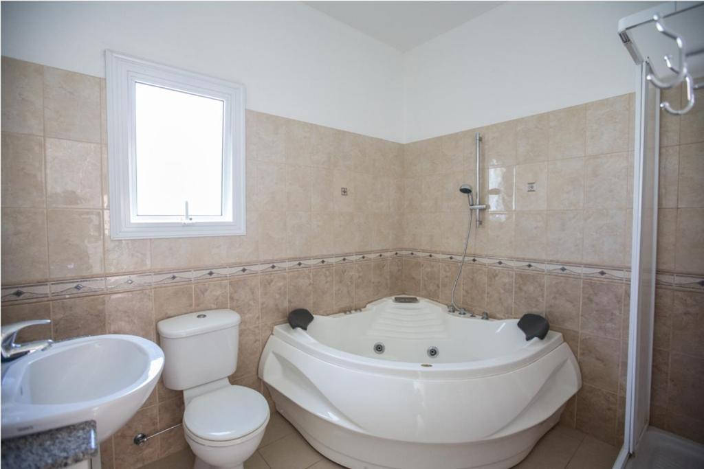 Vilă Carilisto Big 4 Bedrooms In Center Of