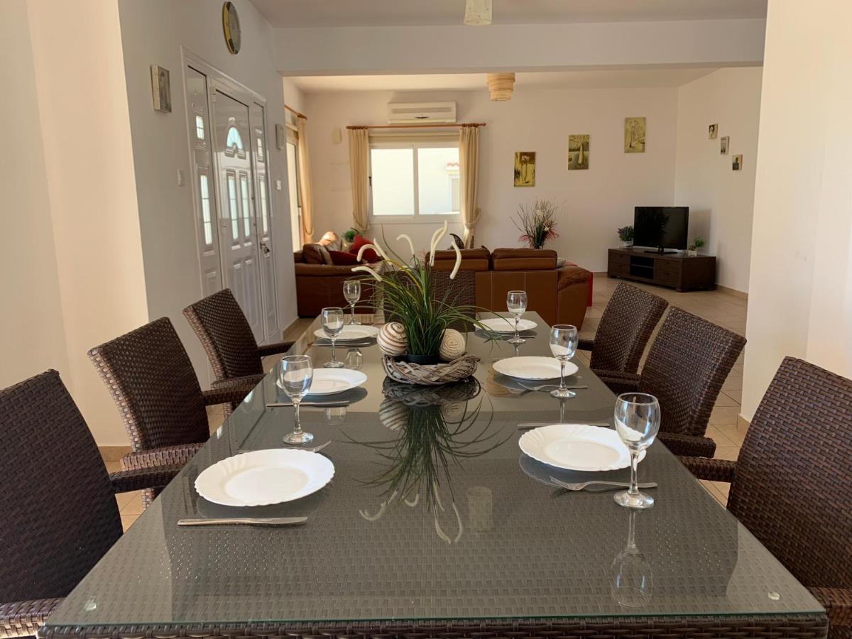 Carilisto Big 4 Bedrooms In Center Of Vilă